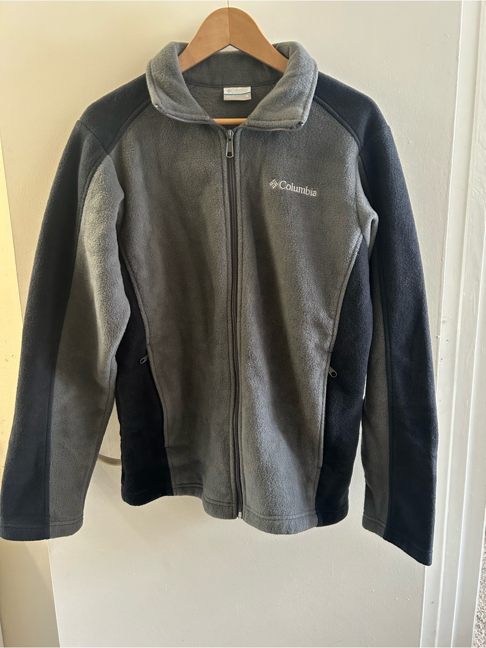 Columbia Two-Tone Gray & Black Fleece Jacket
